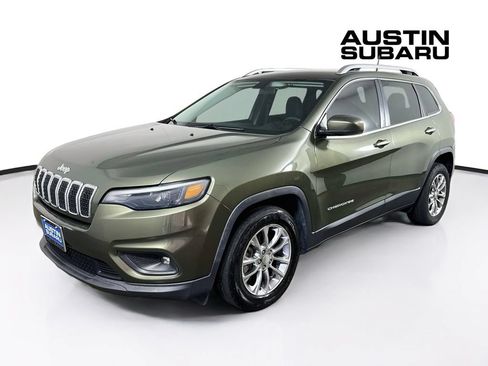 Used 2019 Jeep Cherokee Latitude Plus FWD image 3