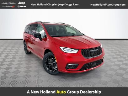 New 2026 Chrysler Pacifica Limited w/ S Appearance Package