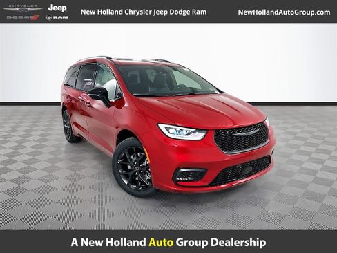 New 2026 Chrysler Pacifica Limited w/ S Appearance Package image 1