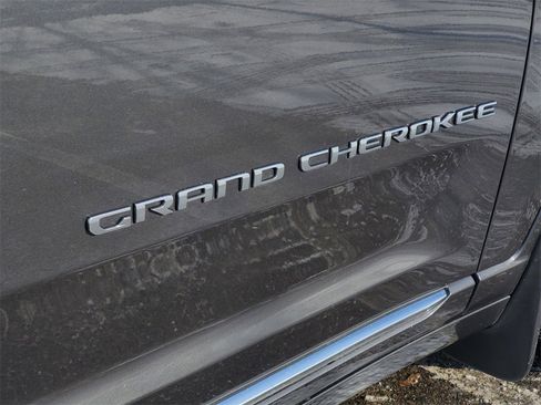 Used 2022 Jeep Grand Cherokee Summit image 6