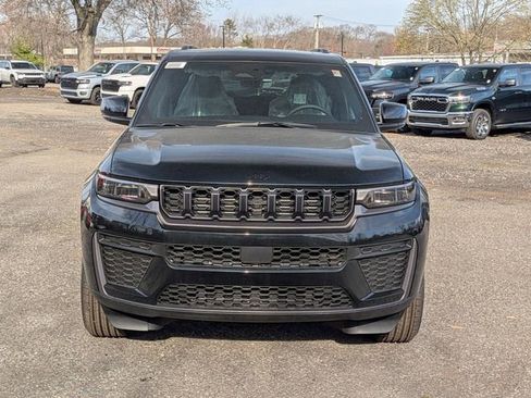 New 2026 Jeep Grand Cherokee Laredo AWD/4WD image 8