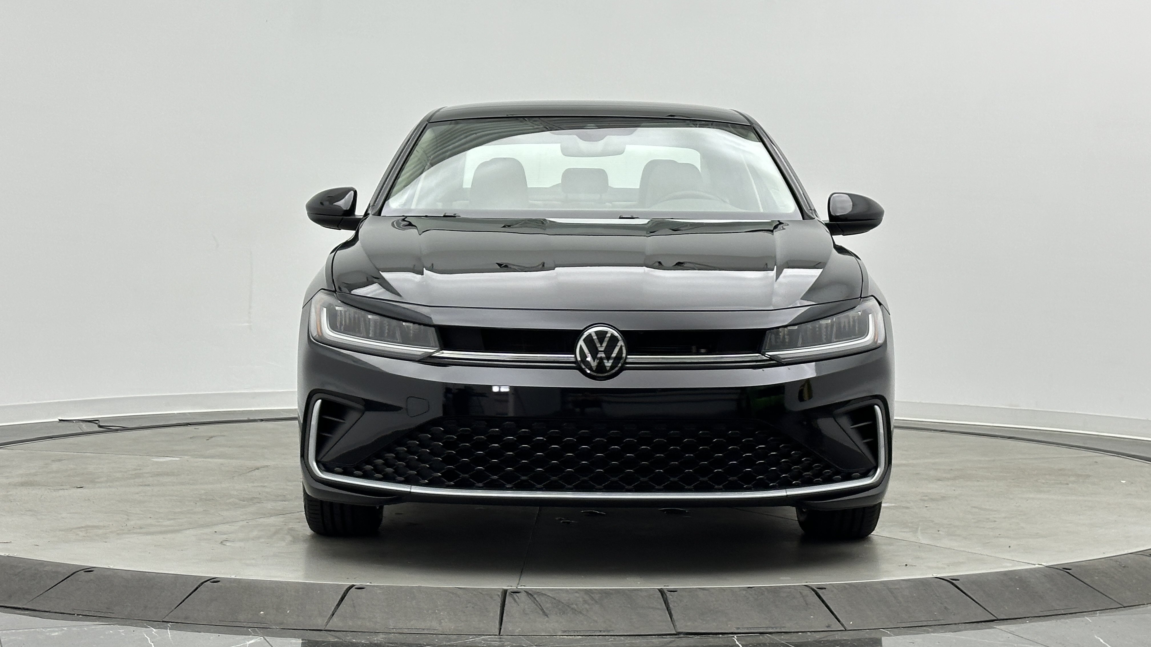 Used 2026 Volkswagen Jetta SE FWD image 2