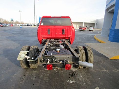 Used 2024 Chevrolet Silverado 3500 LT w/ Convenience Package image 4