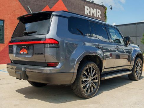 Used 2025 Lexus GX 550 w/ Accessory Package (31) AWD/4WD image 5