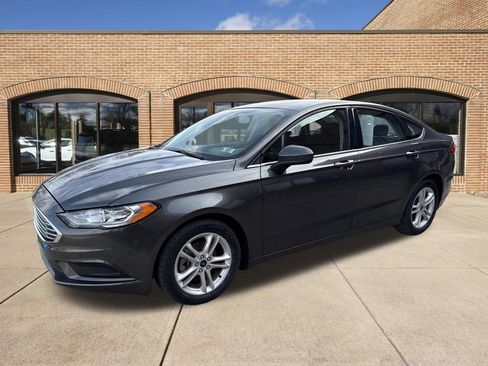 Used 2018 Ford Fusion SE w/ Fusion SE Technology Package image 21