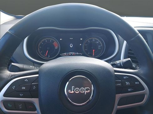 Used 2017 Jeep Cherokee Trailhawk w/ Comfort/Convenience Group image 13