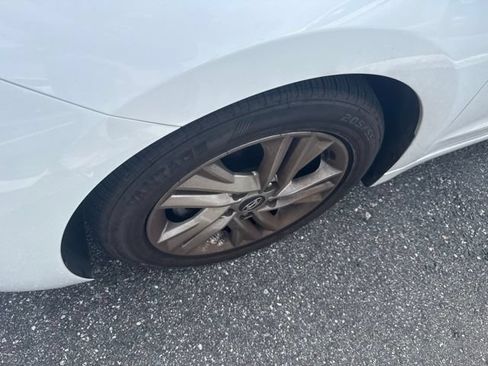 Used 2019 Hyundai Elantra SEL w/ Cargo Package FWD image 4