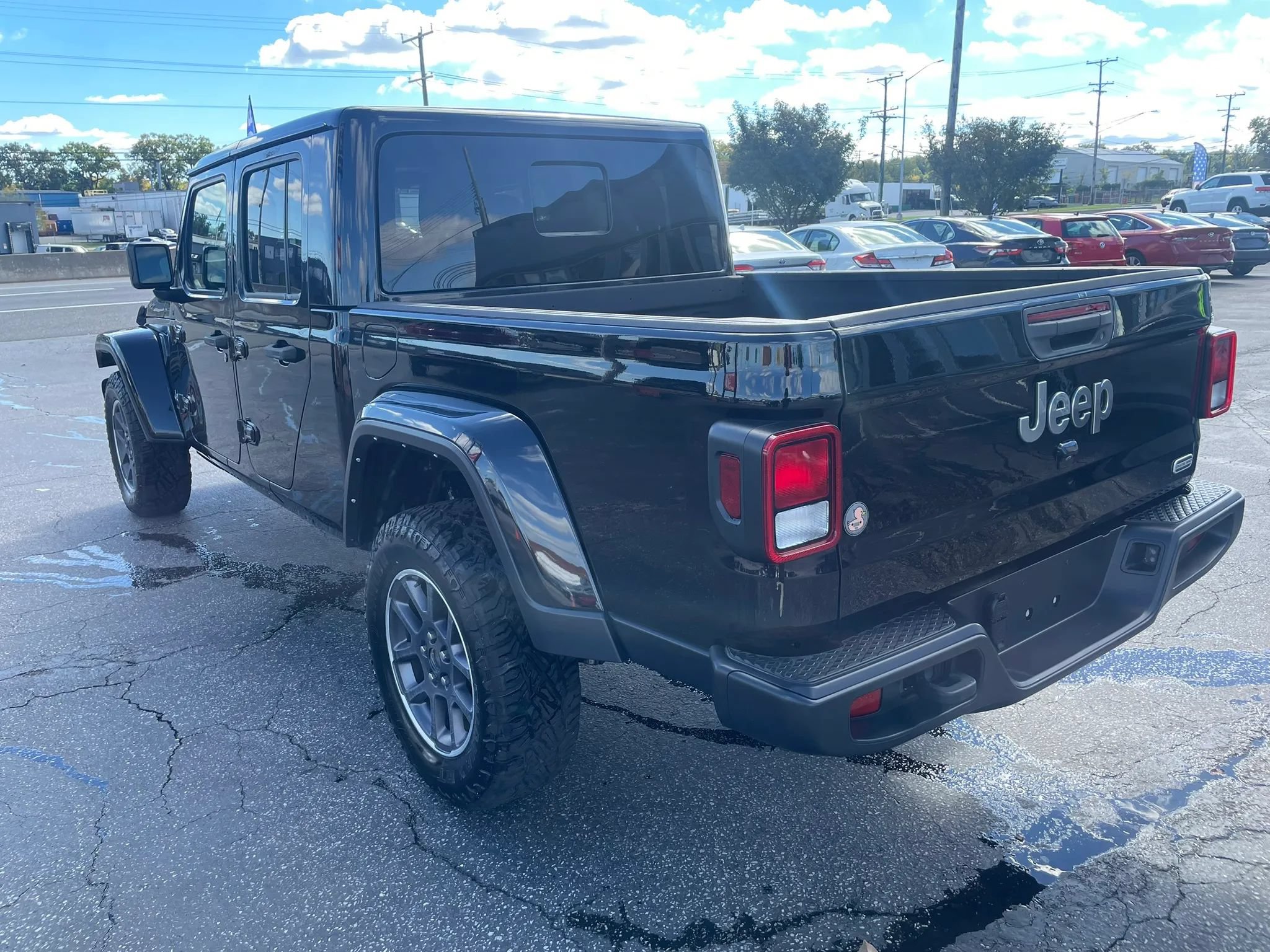 Used 2023 Jeep Gladiator Overland AWD/4WD image 7