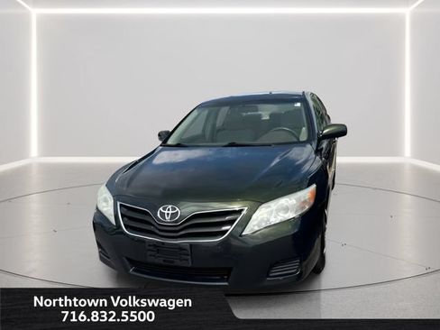 Used 2010 Toyota Camry LE FWD image 3