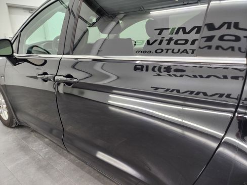 Used 2024 Chrysler Pacifica Touring-L image 33