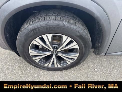 Used 2022 Nissan Rogue SV image 11