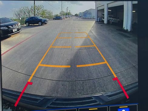 Used 2022 GMC Yukon XL Denali image 9