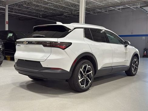 New 2026 Chevrolet Equinox EV LT image 4