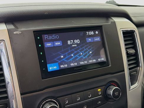 Used 2017 Nissan Titan SV image 16