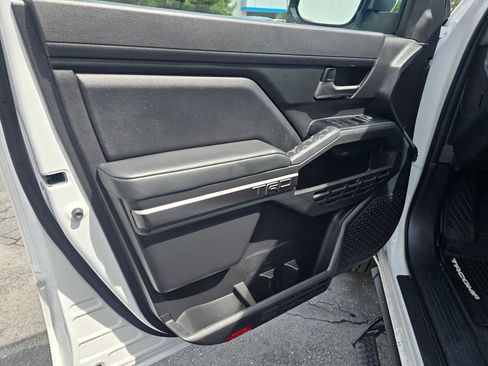 Used 2025 Toyota Tacoma TRD Off-Road image 21