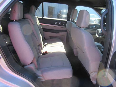 Used 2018 Ford Explorer XLT AWD/4WD image 15