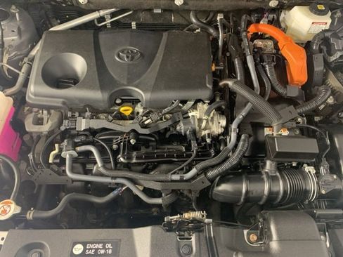 Used 2022 Toyota RAV4 XLE image 10