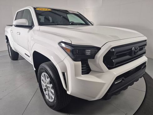 Certified 2024 Toyota Tacoma SR5 AWD/4WD image 6
