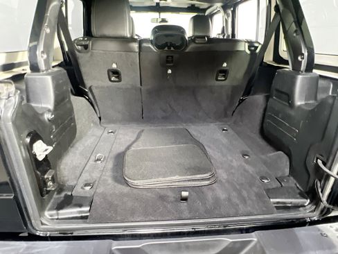 Used 2021 Jeep Wrangler Unlimited Sahara image 24