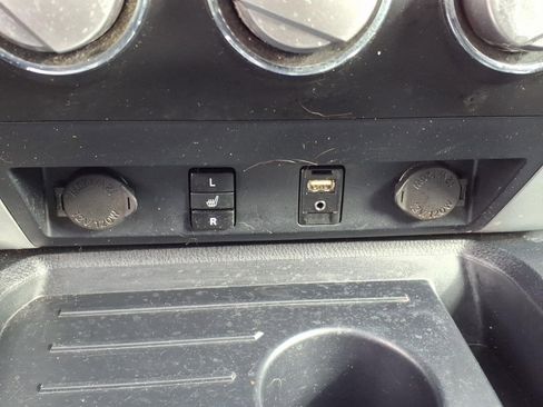 Used 2019 Toyota Tundra SR5 AWD/4WD image 9