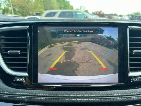 Used 2025 Chrysler Pacifica Limited FWD image 15