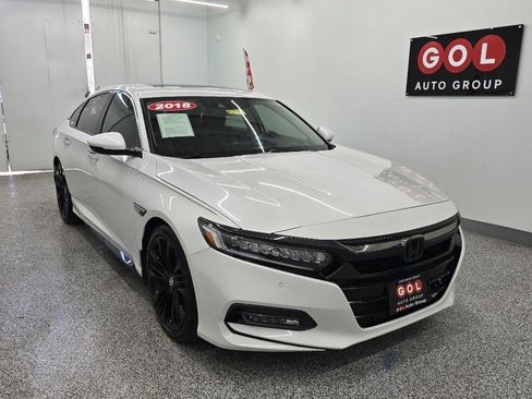 Used 2018 Honda Accord Touring image 2