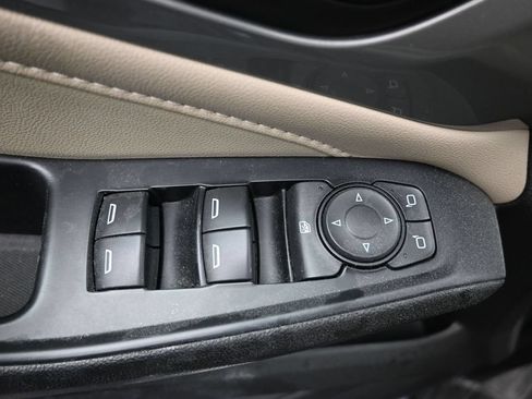 Used 2022 Chevrolet Traverse LS FWD image 11