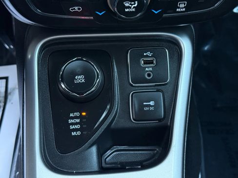 Used 2018 Jeep Compass Latitude w/ Popular Equipment Group image 39