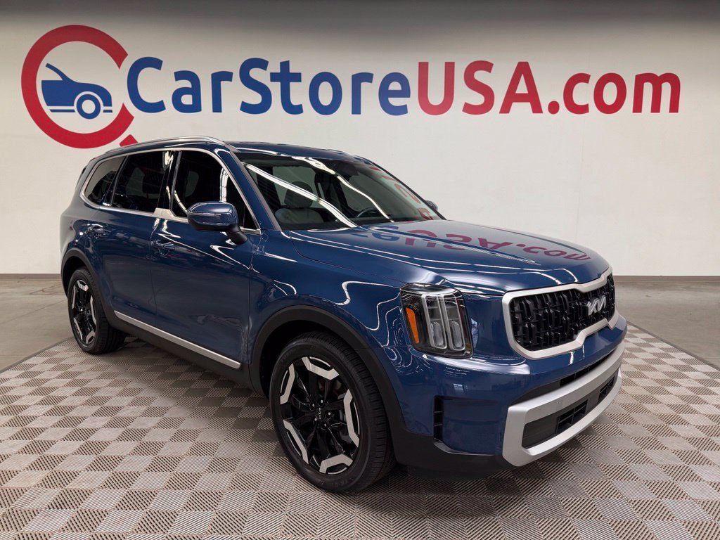 Used 2023 Kia Telluride EX w/ EX Captain's Chair Package AWD/4WD image 1