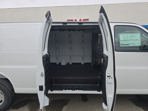 New 2025 GMC Savana 3500 Extended w/ Driver Convenience Package RWD image 14