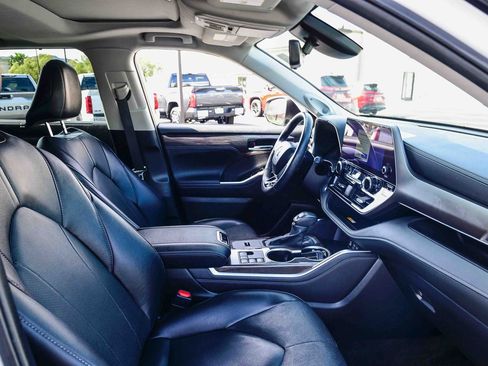 Used 2024 Toyota Highlander Limited image 20