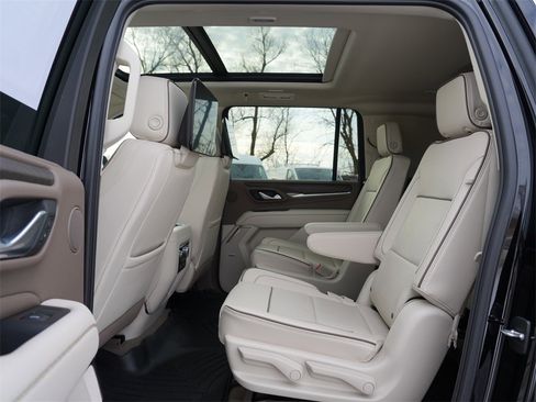 Used 2024 GMC Yukon XL Denali w/ Advanced Technology Package image 15