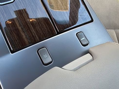 Used 2006 Cadillac XLR V RWD image 38