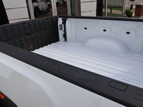 Used 2025 GMC Sierra 2500 SLT AWD/4WD image 17