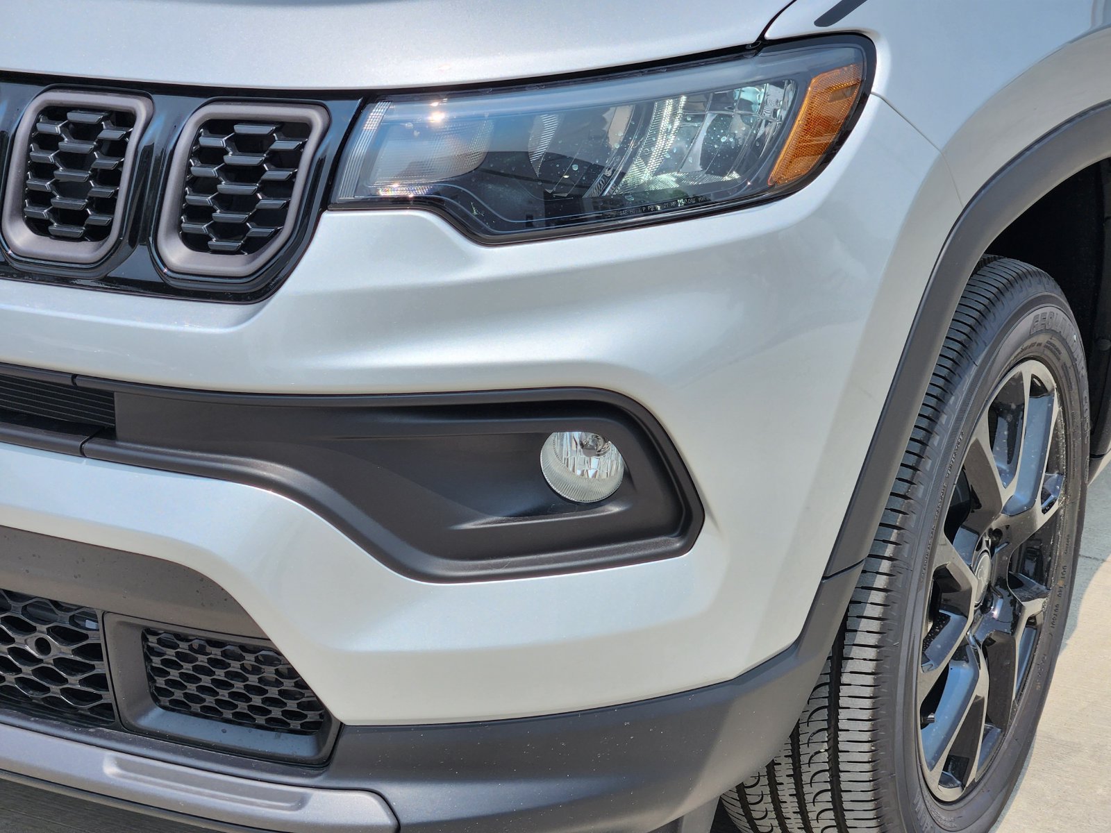 New 2026 Jeep Compass Latitude AWD/4WD image 8