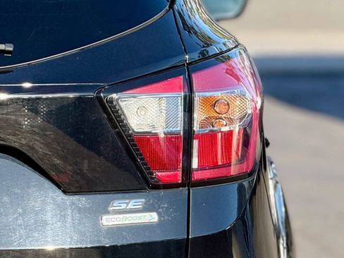 Used 2017 Ford Escape SE w/ SE Leather Comfort Package image 5