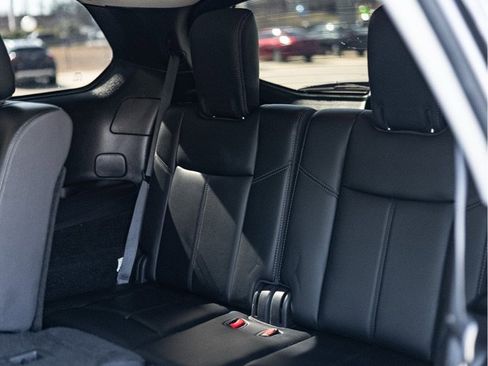 Used 2019 Nissan Pathfinder SL image 8