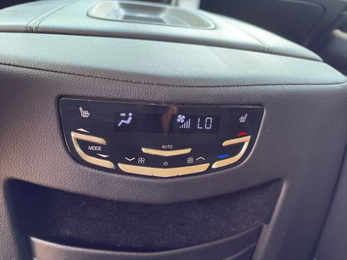 Used 2019 Cadillac Escalade Luxury RWD image 20