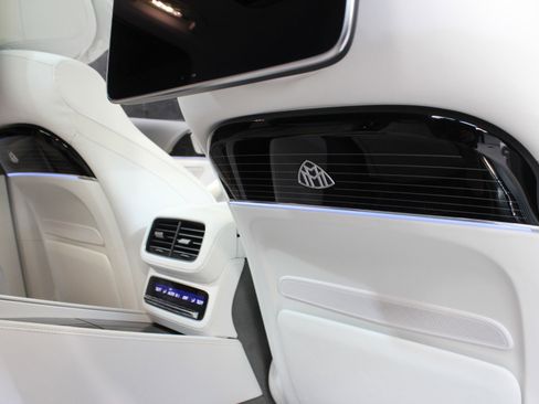 Used 2025 Mercedes-Benz Maybach GLS 600 4MATIC image 57