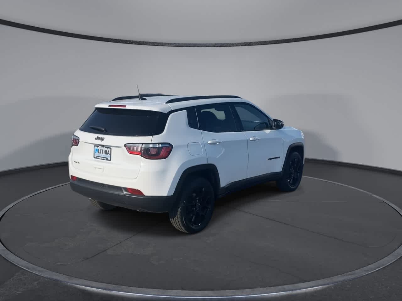 Used 2025 Jeep Compass Latitude w/ Convenience Group AWD/4WD image 8