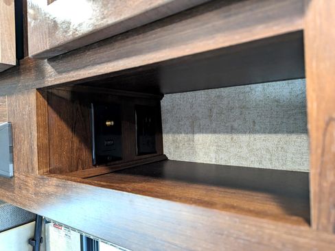 Used 2019 Chevrolet Express 4500 w/ RV Package image 43