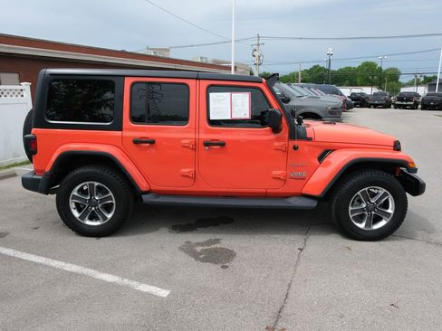 Used 2018 Jeep Wrangler Unlimited Sahara AWD/4WD image 2