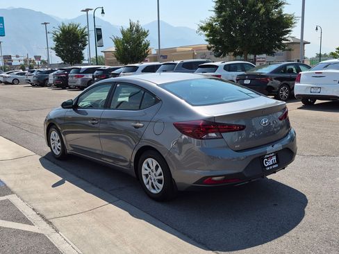 Used 2020 Hyundai Elantra SE w/ Winter Weather Package FWD image 8