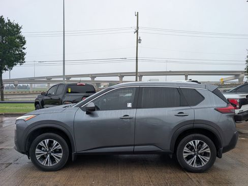 Used 2023 Nissan Rogue SV w/ SV Premium B Package image 3