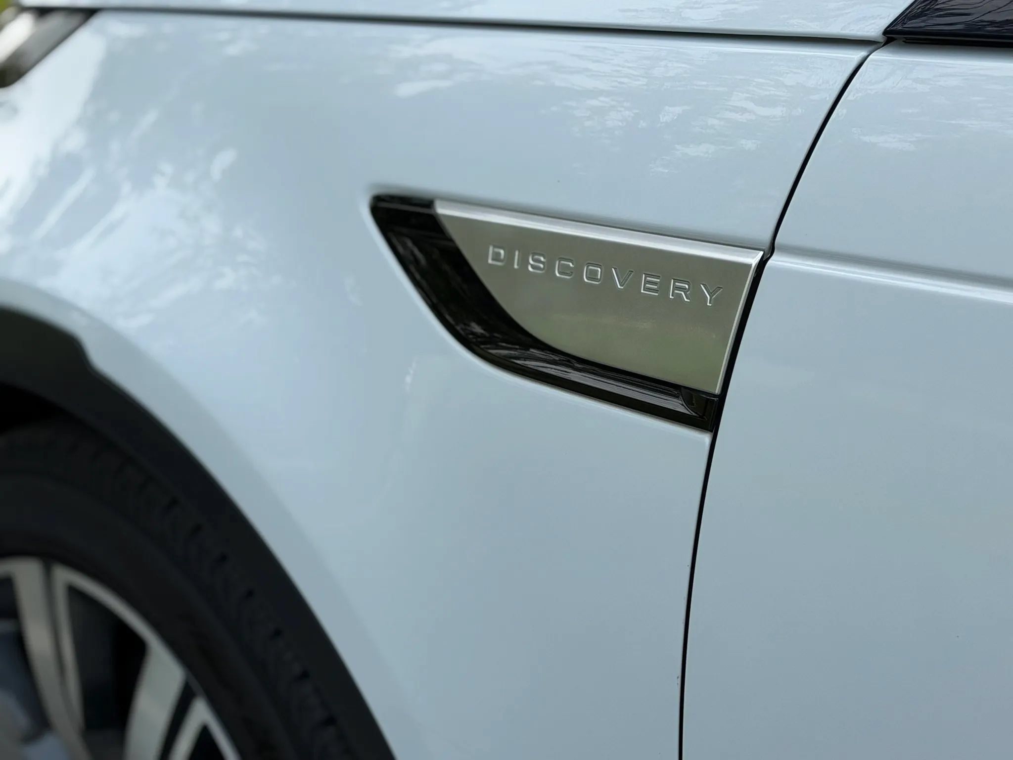 Used 2017 Land Rover Discovery HSE AWD/4WD image 9