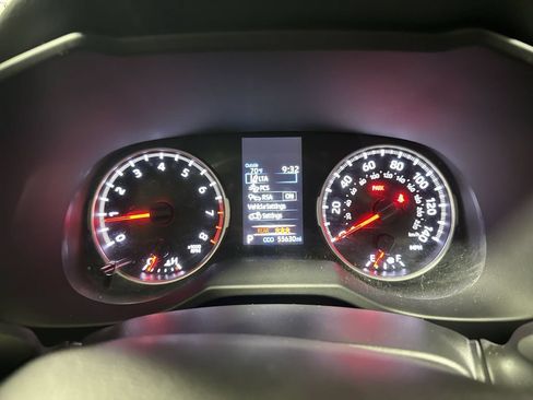Used 2022 Toyota RAV4 LE AWD/4WD image 12