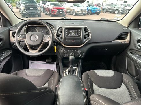 Used 2014 Jeep Cherokee Latitude FWD image 25