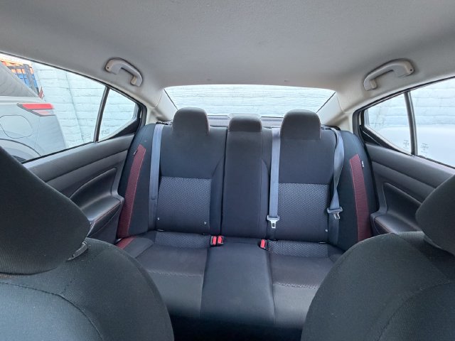 Used 2024 Nissan Versa SR FWD image 32