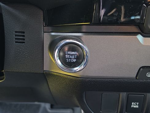 Used 2018 Toyota Tacoma TRD Sport RWD image 28