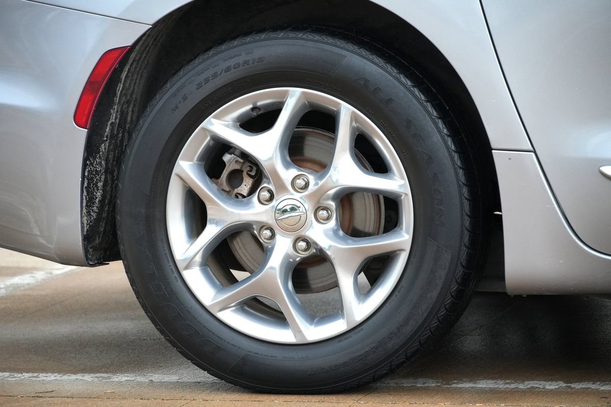 Used 2018 Chrysler Pacifica Limited FWD image 30